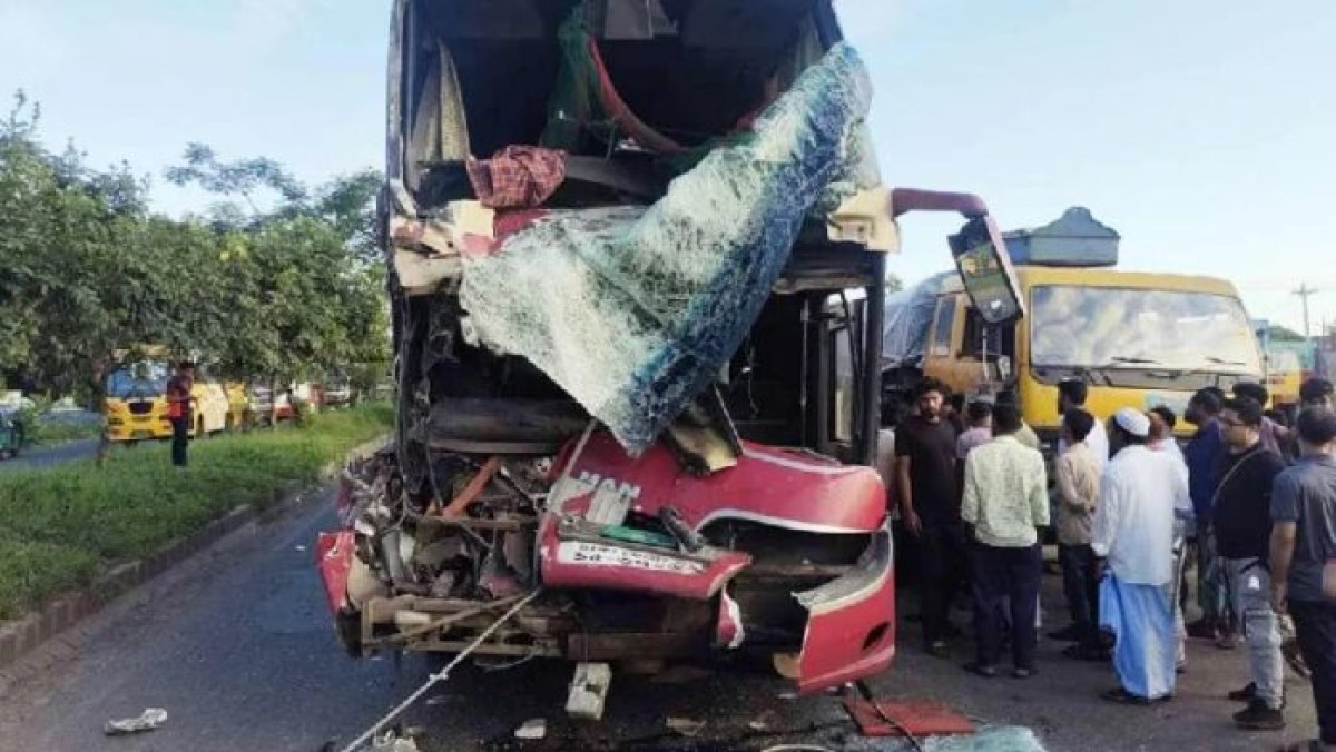 পিকআপে বাসের ধাক্কা, নিহত ৩