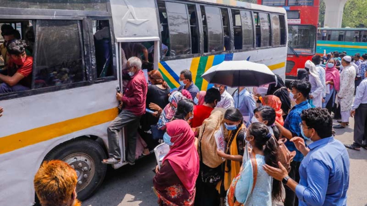 রাজধানীতে বাসে প্রতিদিন ১৮২ কোটি টাকা অতিরিক্ত ভাড়া আদায়